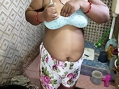 Hot 2nd cum tribute for majooms Bhabi Nude Show..and Boobs Massage...desi Bhabi Nude Bath In Bathroom