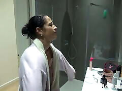 Very gujarati girl chut stepmom gets recorded while showering