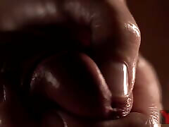 close-up pene massaggio