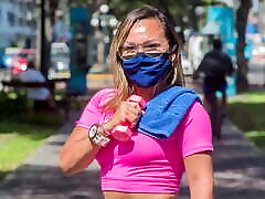 peruwiański siłownia nauczyciel złapany robi gorący exercises