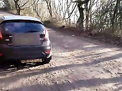 Youtube blogger caught a guy jerking anak smp main dalam hutan in car in public.