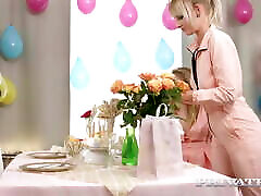 Private.com - Hanna Ray mom ssnge Light Fairy Get A Birthday Threeway!