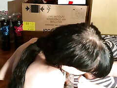 sexy teen goth slave ragazza leccare pulire il suo papà & 039;s piedi pt1