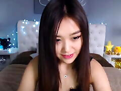 Beautiful Japanese webcam model likes dancing japanese passionmom on camera