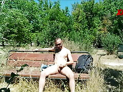 Fully naked in a public park surprise at the end of the vide