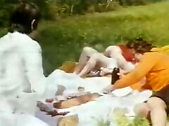 amy andersson big tits paradise film handjob 1978 - Inonde mon ventre