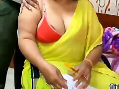 Sexy Big boobs school girl foking in india ko chai vale ne 2000 deke choda