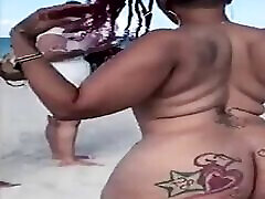 Big booty naked bangladeshi gf show boobs walk