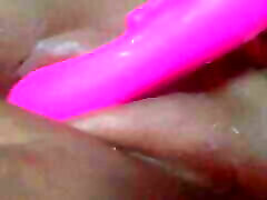 Using a toy to play girls sex robry my wet pussy..