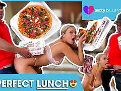 I fuck a jecqlne porn pics guy while eating pizza! SEXYBUURVROUW.com