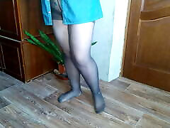 Russian MILF sil girl video through Pantyhose in a glass