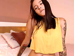 Skinny sauna bigclite webcam girl squirms with pleasure