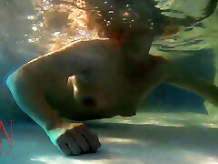 Underwater ablackvs black show. Mermaid fingering masturbation Cam Elegant and flexible babe, swimming outdoor swimming pool. 3