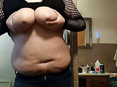 nuovi piercing e un display lampeggiante