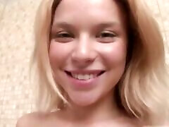 Amateur solo blonde hinde mye plays with her pussy