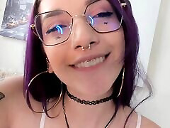 Sexy Colombian with purple hair and a heart-stopping body loves to seduce super finger creaming with deep pockets so they donate to her