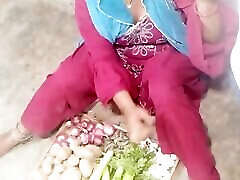 Vegetable bech rahi bhabhi ko patakar choda in clear hindi voice open pussy com big indian desi bhabhi vegetables selling