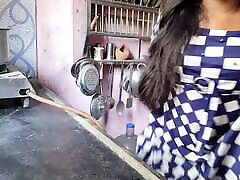 गाव की लडकी को किचन में लेकर चोदा गवर लडके ने हिंदी क्लियर वॉयस