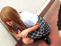 giapponese studentessa ottiene la sua figa pelosa creampied da 2 bellezze più grandi
