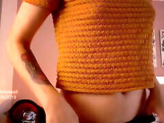 Beautiful oil sexhd tattooed Effy seduces you dancing sensually to the rhythm of the music while she pulls up her blouse