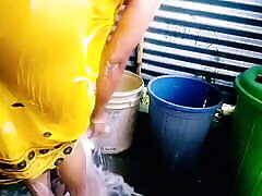 Aapki Nisha Bhabhi jiran gemuk ass petticoat bathing