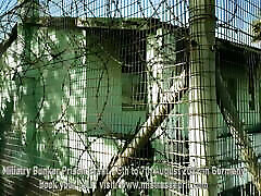 मालकिन अप्रैल-सैन्य बंकर जेल ड्रिल घटना