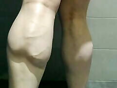 肌肉发达的小腿