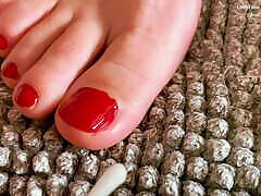 Fresh nails - Polish nails - Red nails - Beauty Care - footfetishfashion