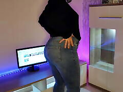 Big Bubble nepal lesbo In Tight Jeans