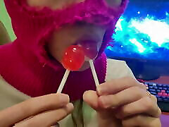 SWEETLY SUCK DOUBLE CHUPA-CHUPS AND NIPPLE PLAY! WHEN MY BOYFRIEND IS AT WORK!
