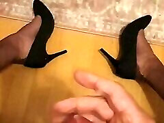 Cumming in FF stockings and black heels