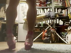 15 minutes of High heels trainings for Sissy Lilli