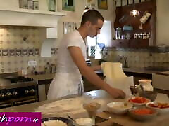 FrenchPorn.fr - Blowjob in the kitchen