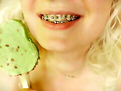 ब्रेसेस फेटिश-मुकबैंग खाने का एएसएमआर वीडियो । .. खाद्य बुत