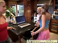 tranny virtual trio teen licked out in all girl action