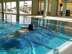 Jessica Lincoln in her pink bikini in the pool