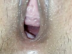 Lesbian wrecking her holes pussy close up squirt