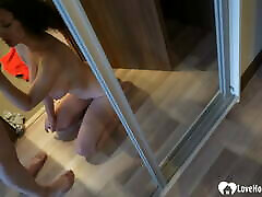 splendida babe deepthroats suo marito & 039;s pulsante asta