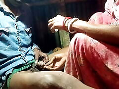 Village mom oil massage bhabhi ka ghar mein jakar chudai Kiya