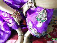 indiano casalinga cazzo in perple saree in casa
