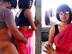 Makan Malkin ko Chodna Para - Indian Bhabi in Red Saree - Homemade Hindi tube porn sahin ka porno Story