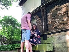 Chubby amateur girlfriend and her boyfriend having a lot of fun outdoors in seachfuck encourage park