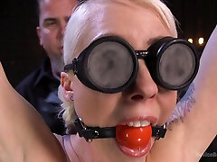 Sexy Lorelei Lee enjoys BDSM game with a guy and his annie john toys