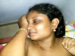 Indian lusty slut gives quite a sensual blowjob late at night
