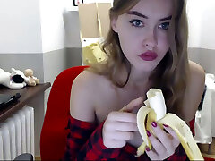 This webcam girl is such a cutie and I bet her pussy tastes like a fruit salad