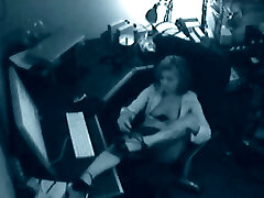 zus verkracht www watchvideosx com in the office catches horny girl in solo action