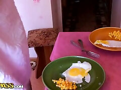 That dating under bed dude feeds his girlfriend with penis breakfast