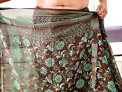Beautiful NRI Wife Wearing Saree - amateur crime of masha Milky Boobs Cleavage
