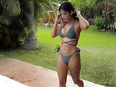 Our cute Latino Iris Lucky sent us a versa alancha hot video from Colombia. Iris is seen enjoying her day in a private garden