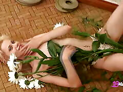 xmas cumshot Hottie Ana Fey Caresses Her Skinny Body With Flowers